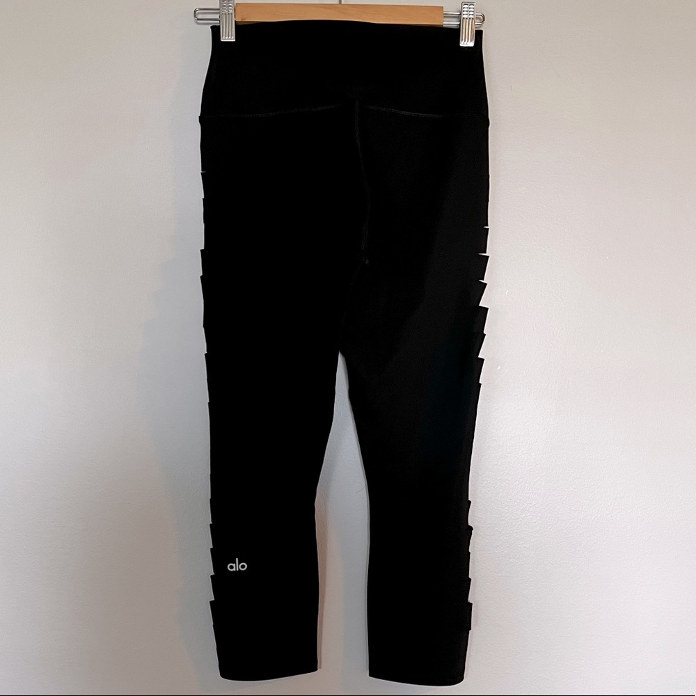 Alo Yoga Cut Side Capri Leggings